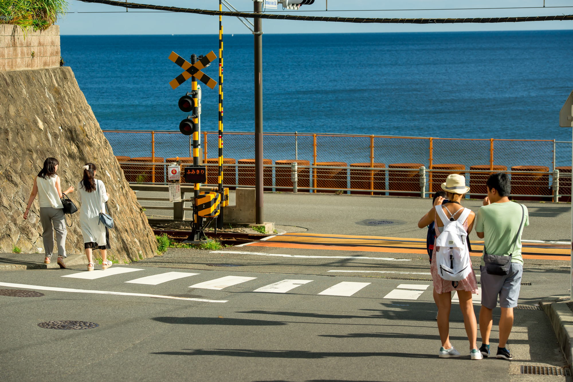 鎌倉高校前1号踏切pixta_24198709_M | Kamakura Travel Complete Guide 鎌倉高校前1号踏切
