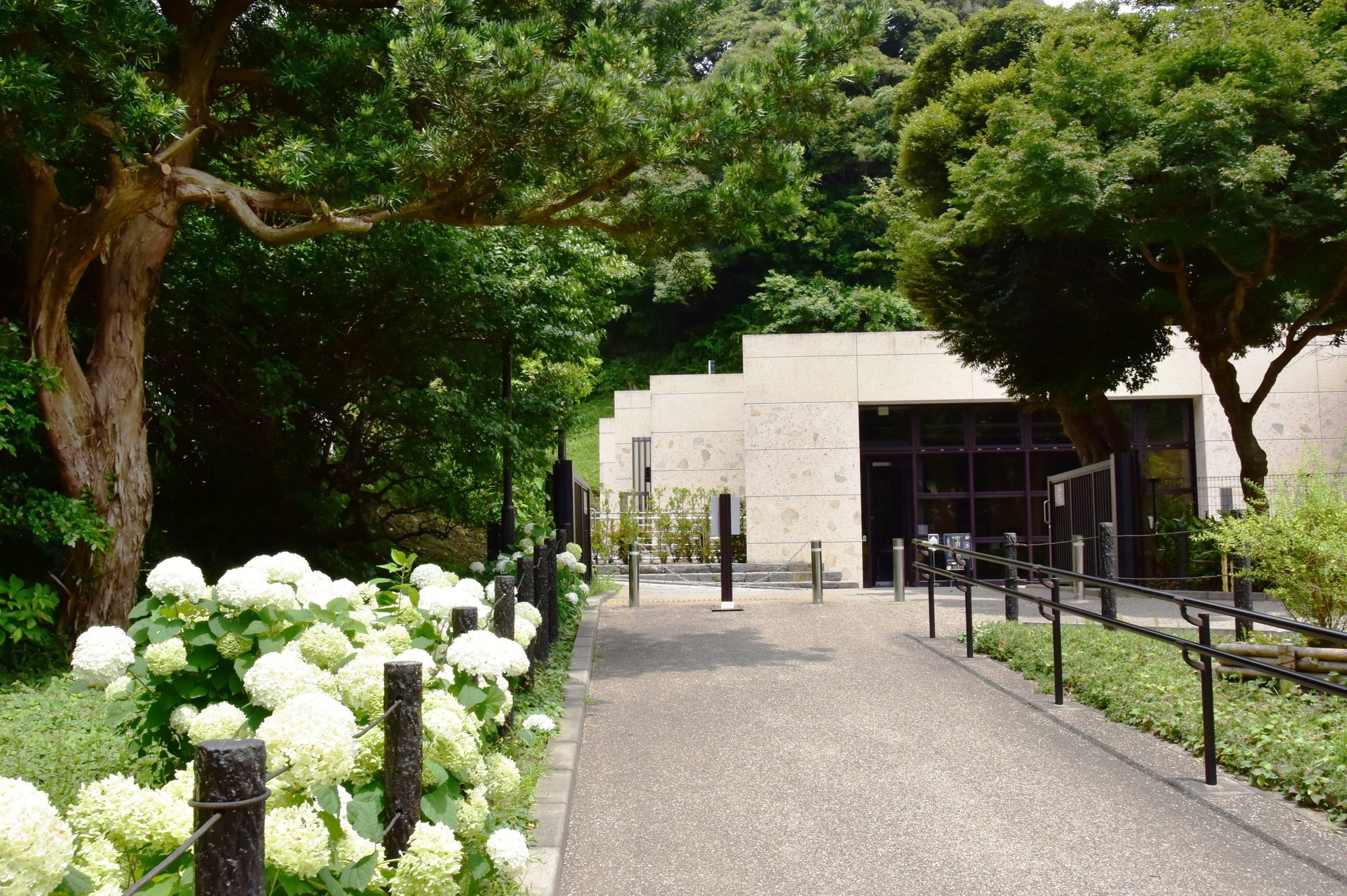 鎌倉歴史文化交流館｜ノーマン・フォスター邸でVR・甲冑体験と鎌倉通史